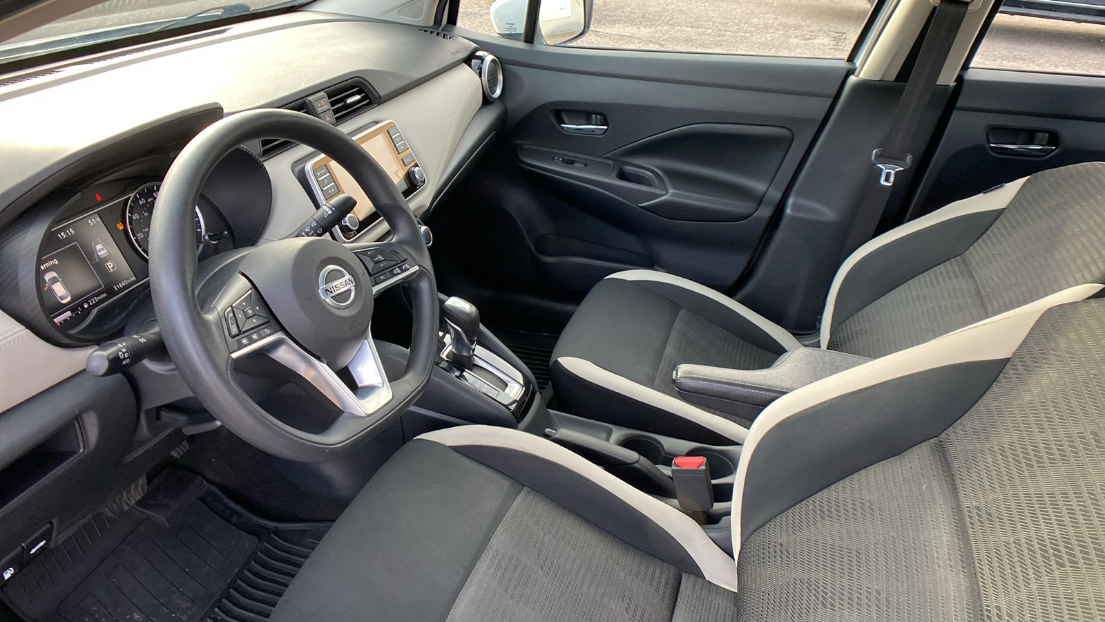 2020 Nissan Versa SV CVT 16