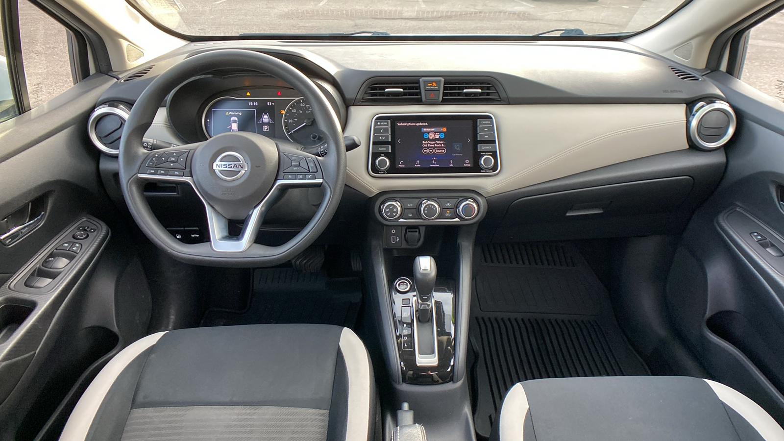 2020 Nissan Versa SV CVT 28