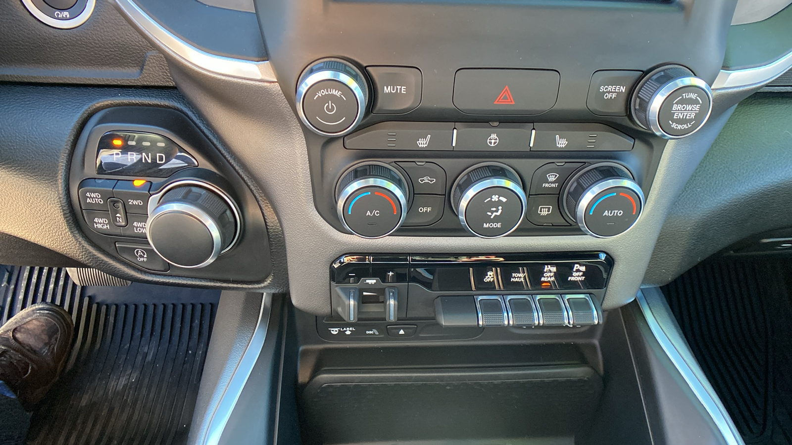 2019 Ram 1500 Big Horn/Lone Star 4x4 Crew Cab 57 Box 25