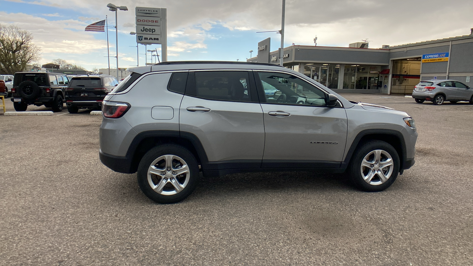 2023 Jeep Compass Latitude 4x4 8