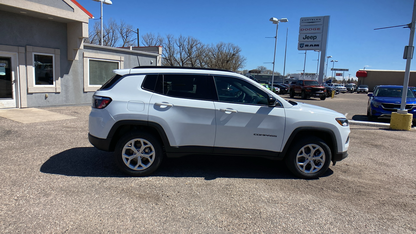 2024 Jeep Compass Latitude 4x4 8