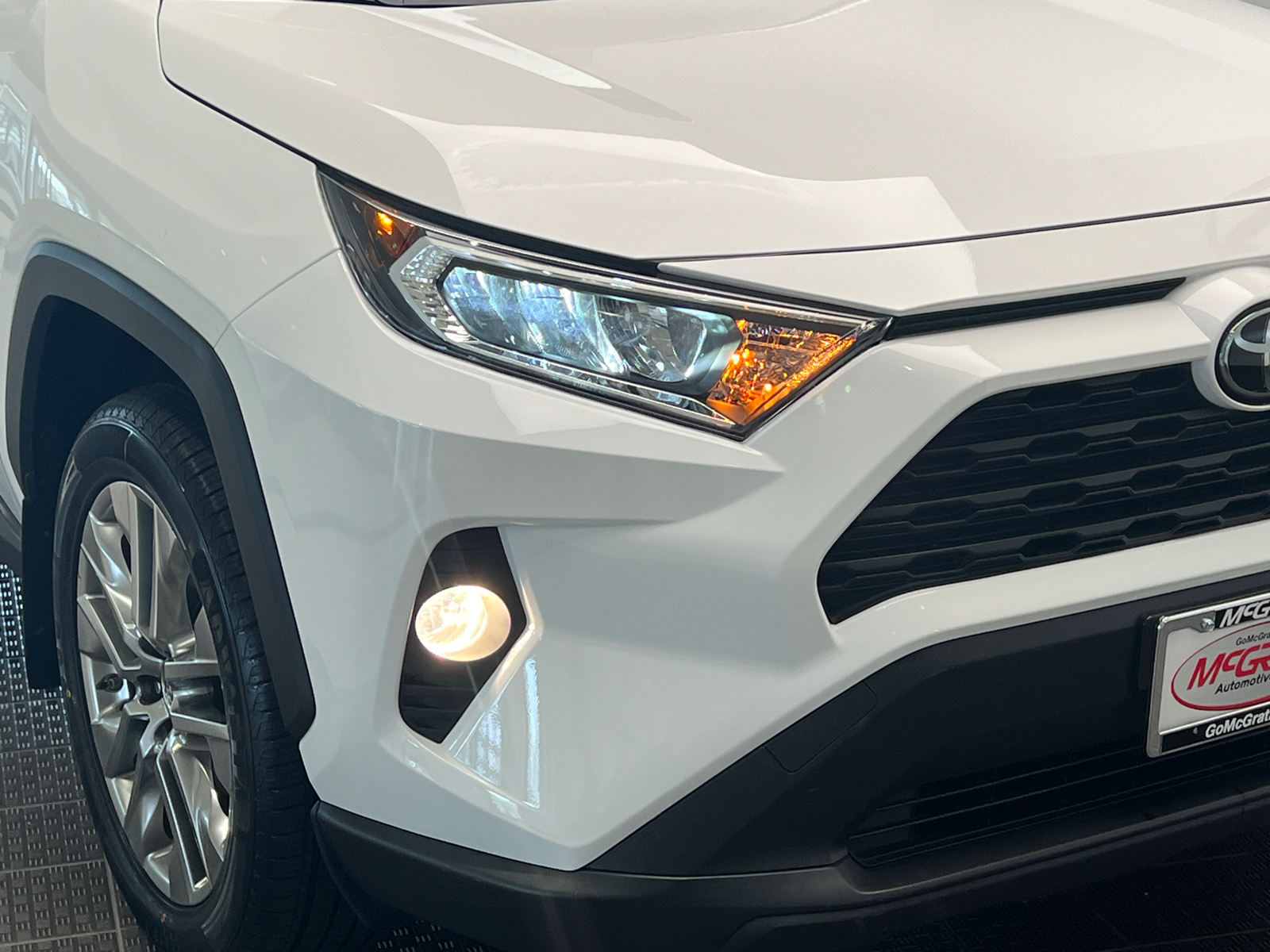 2019 Toyota RAV4 XLE Premium 6