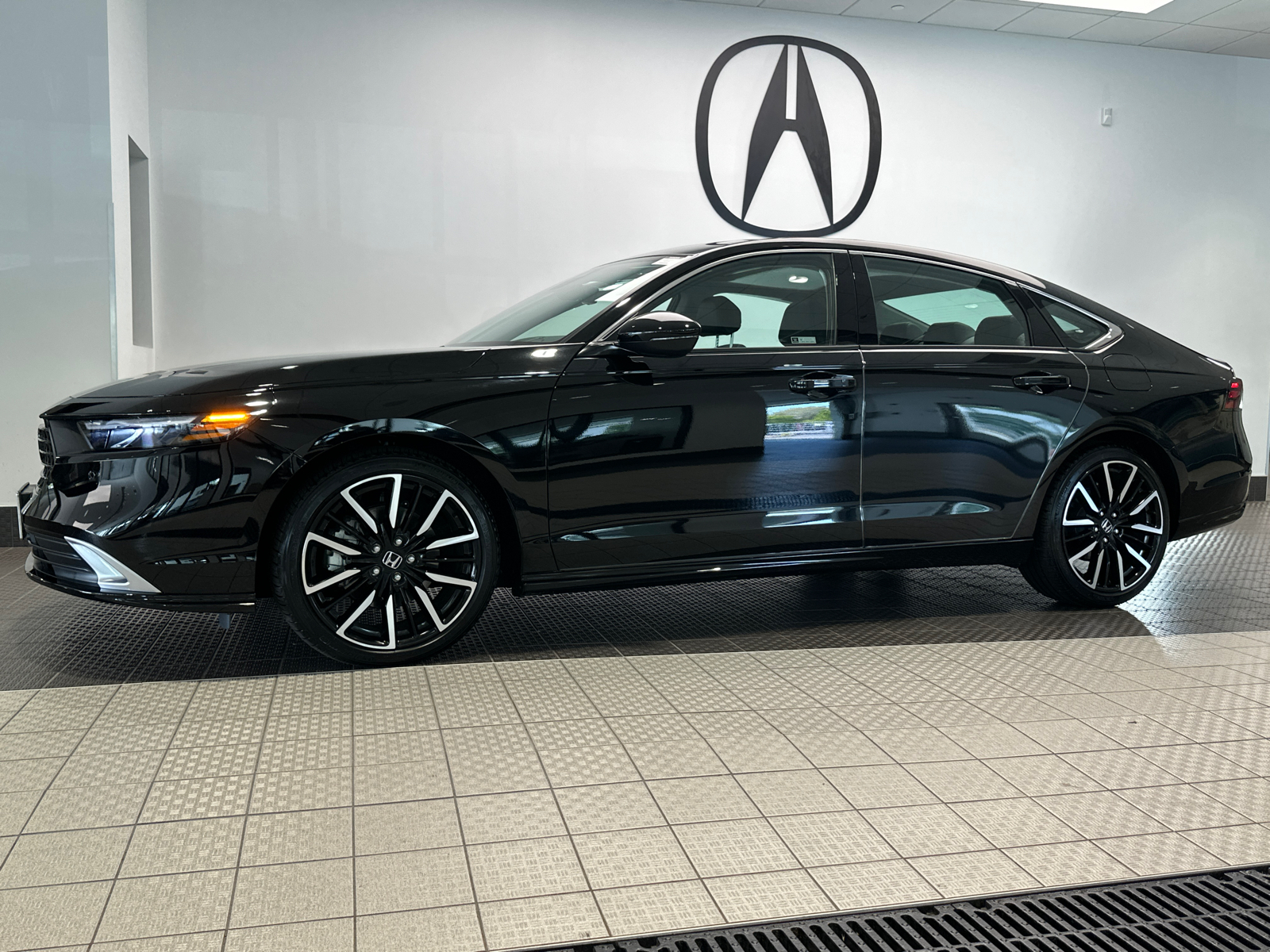 2023 Honda Accord Hybrid Touring 3