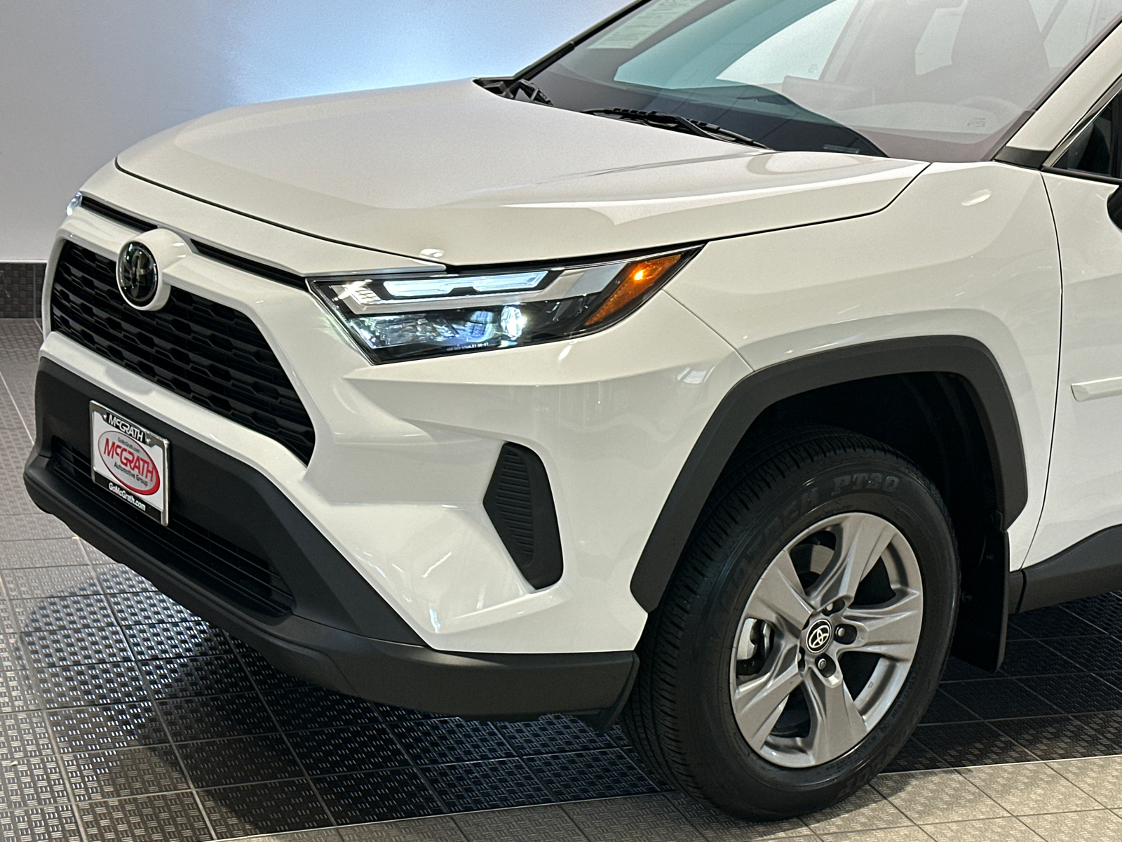 2024 Toyota RAV4 XLE 8