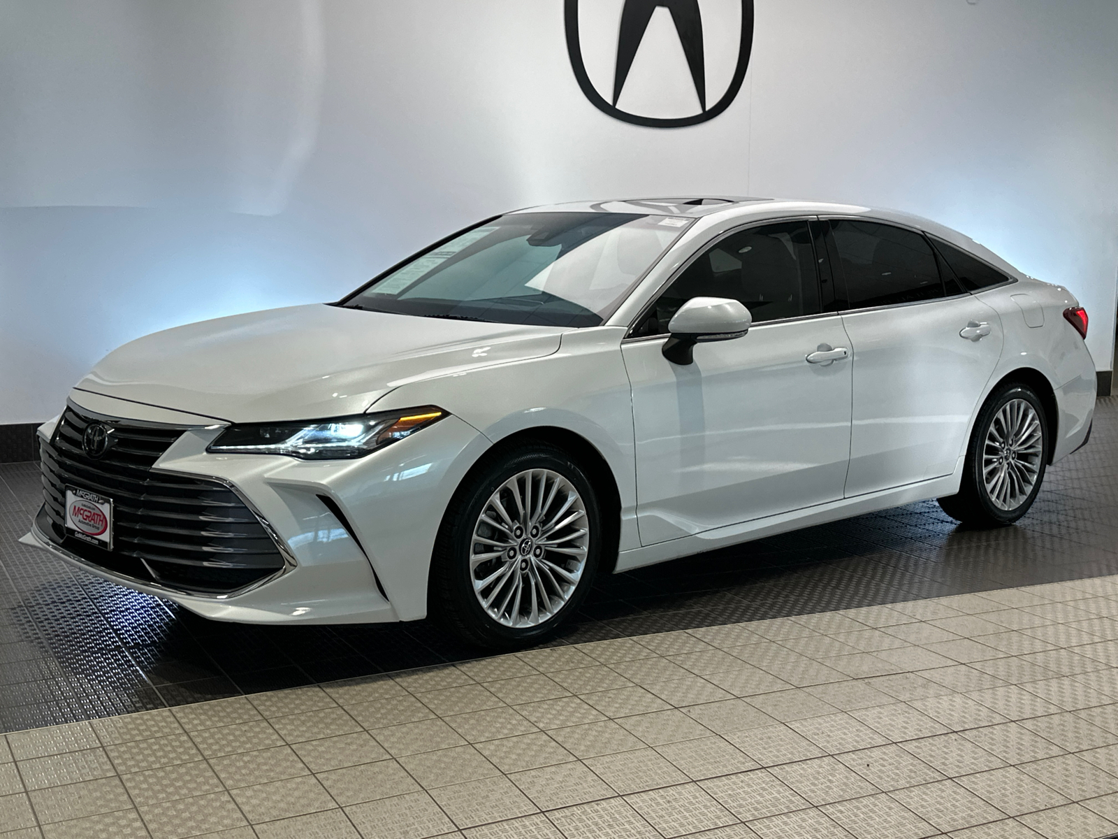 2019 Toyota Avalon XLE 3