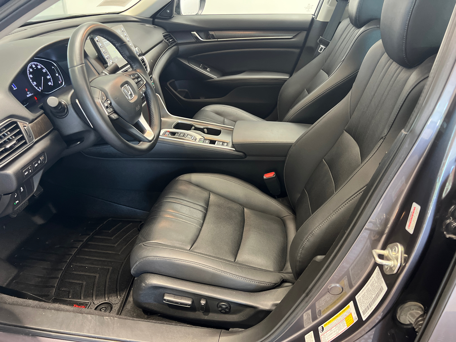 2019 Honda Accord Hybrid Touring 11