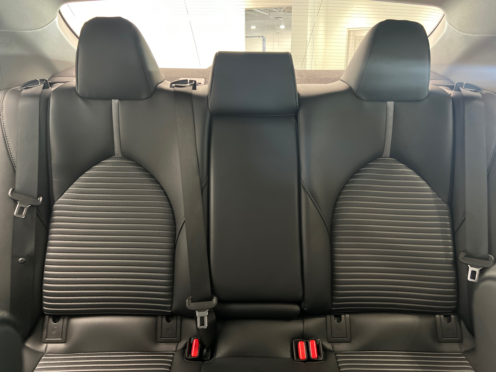 2019 Toyota Camry SE 14