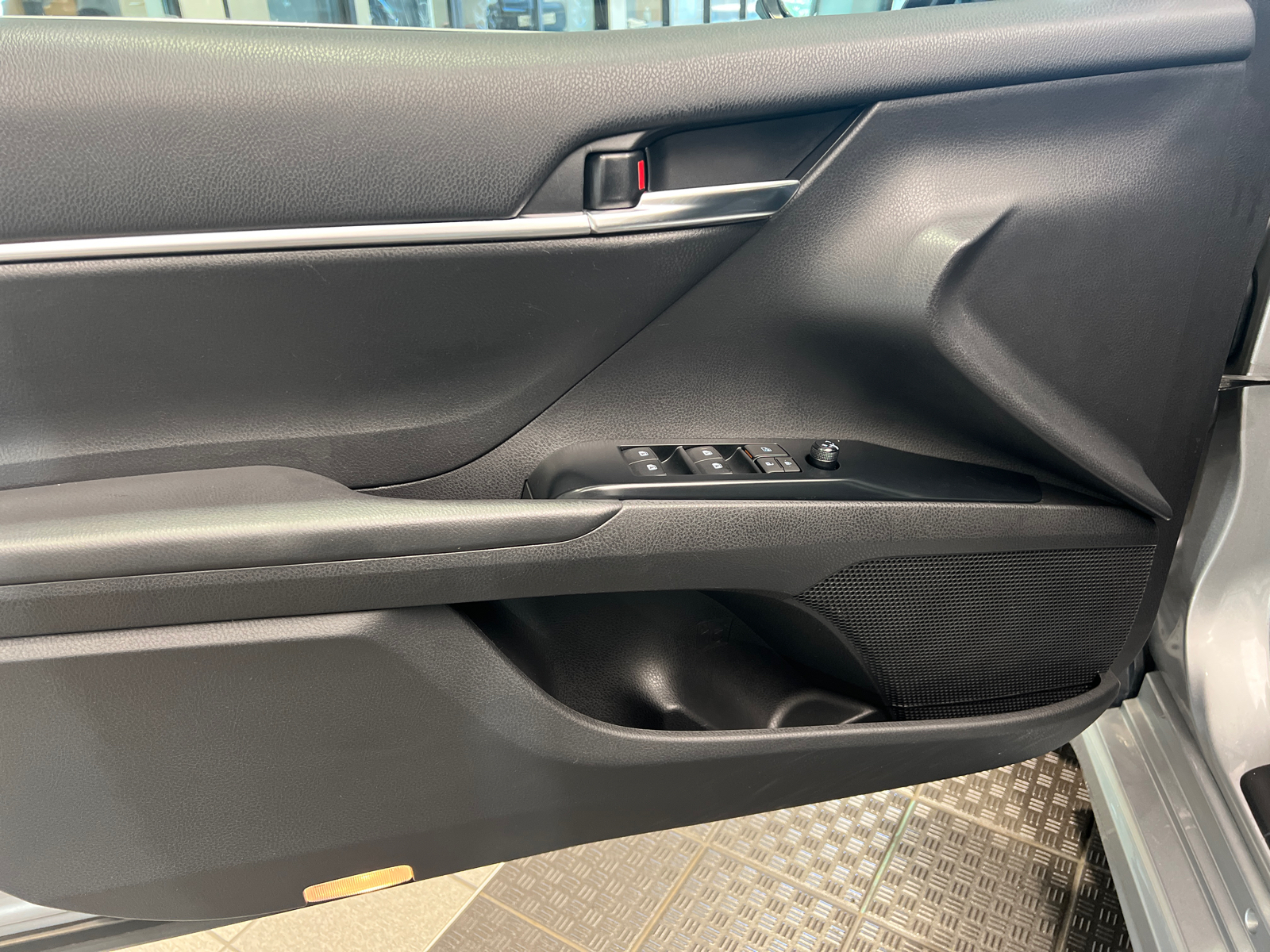 2019 Toyota Camry SE 19