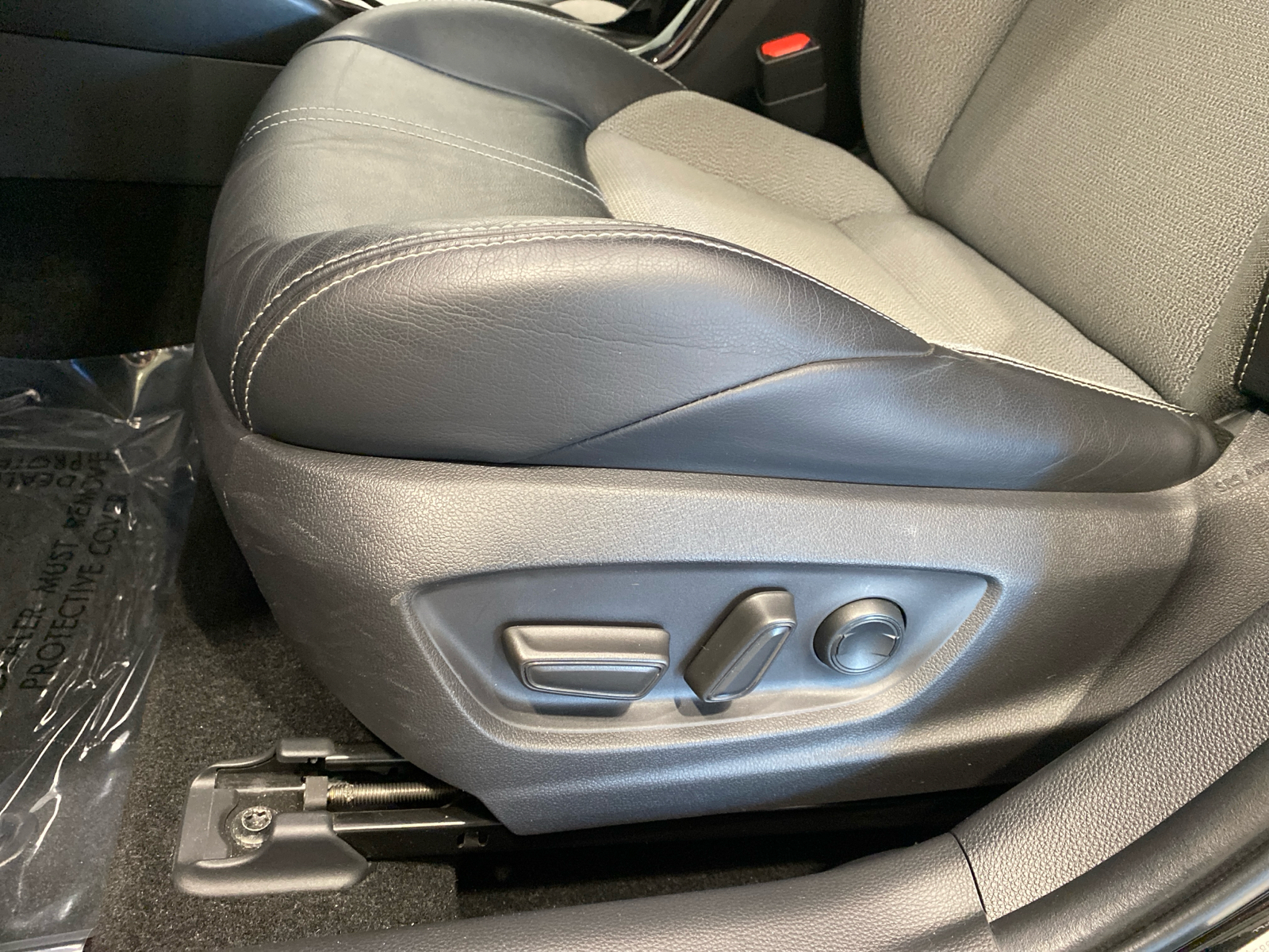 2019 Toyota Corolla Hatchback XSE 14