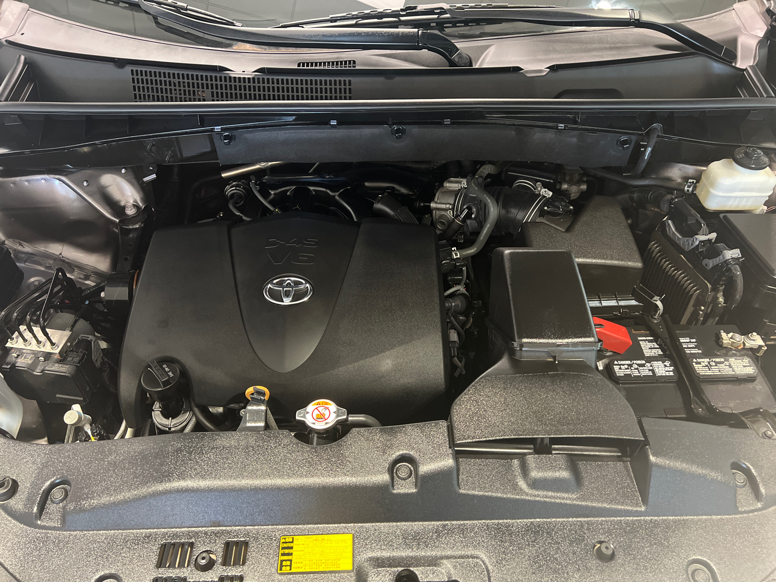 2019 Toyota Highlander LE 9