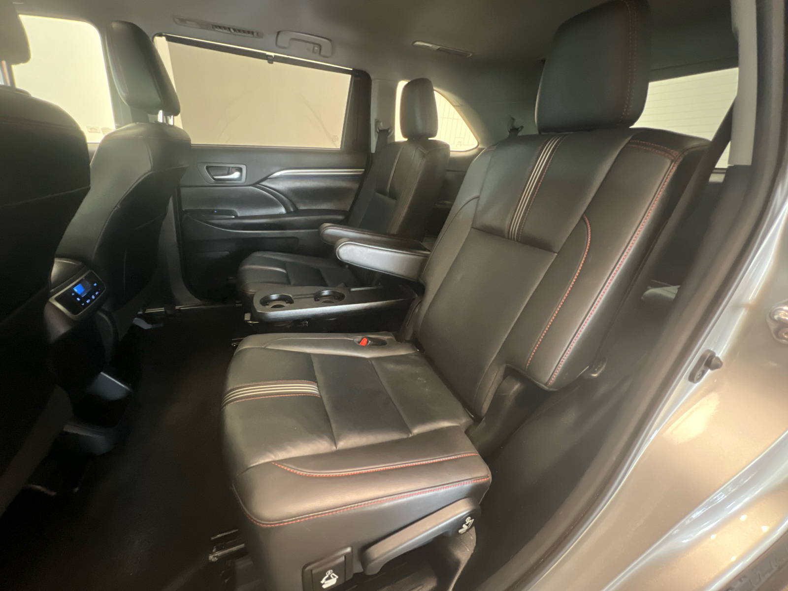 2019 Toyota Highlander SE 14