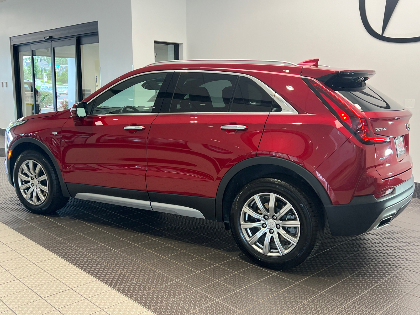 2022 Cadillac XT4 AWD Premium Luxury 4