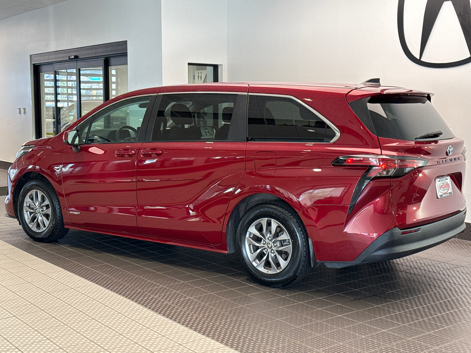 2021 Toyota Sienna LE 4