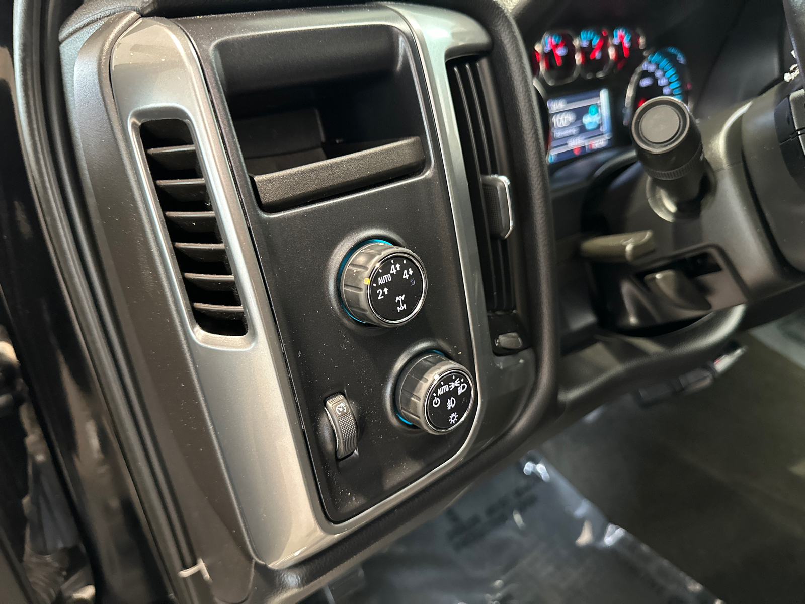 2015 Chevrolet Silverado 1500 LT 16