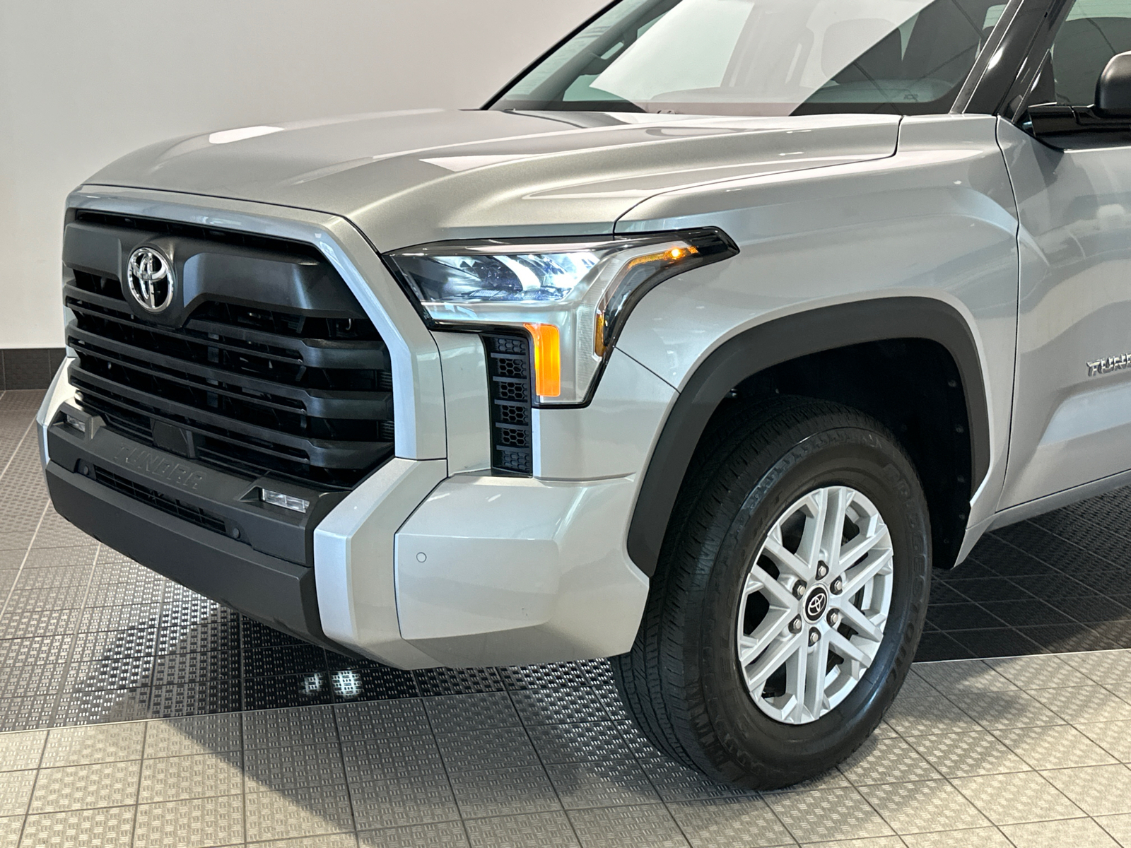 2022 Toyota Tundra 4WD SR5 8