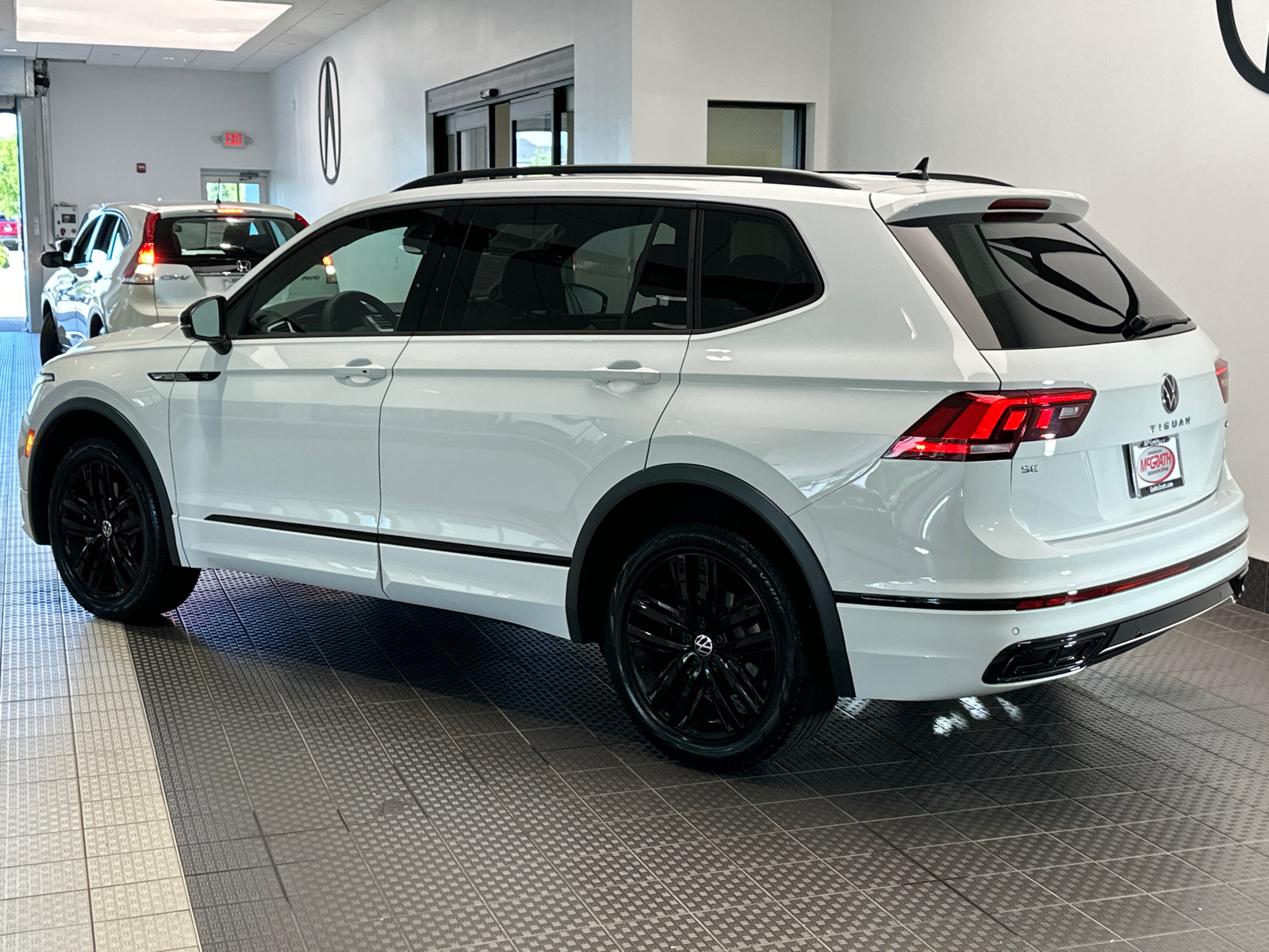 2022 Volkswagen Tiguan SE R-Line Black 4