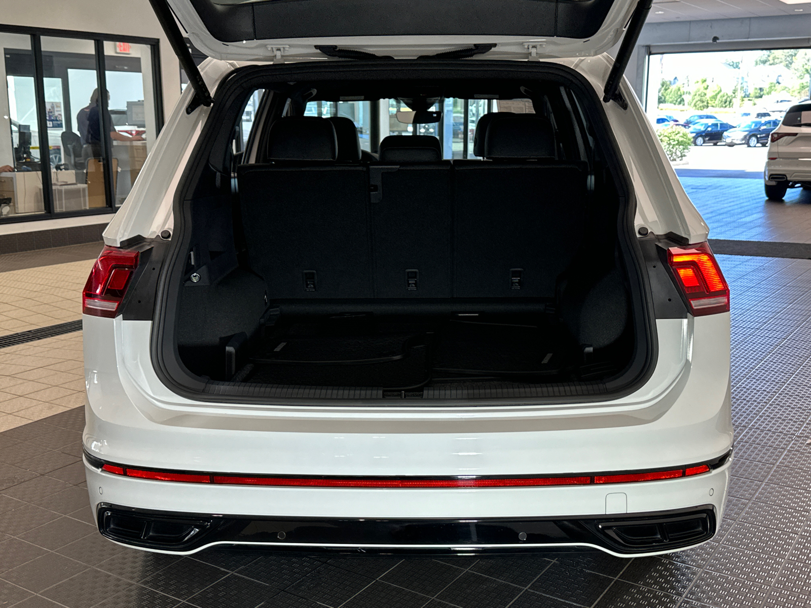 2022 Volkswagen Tiguan SE R-Line Black 25