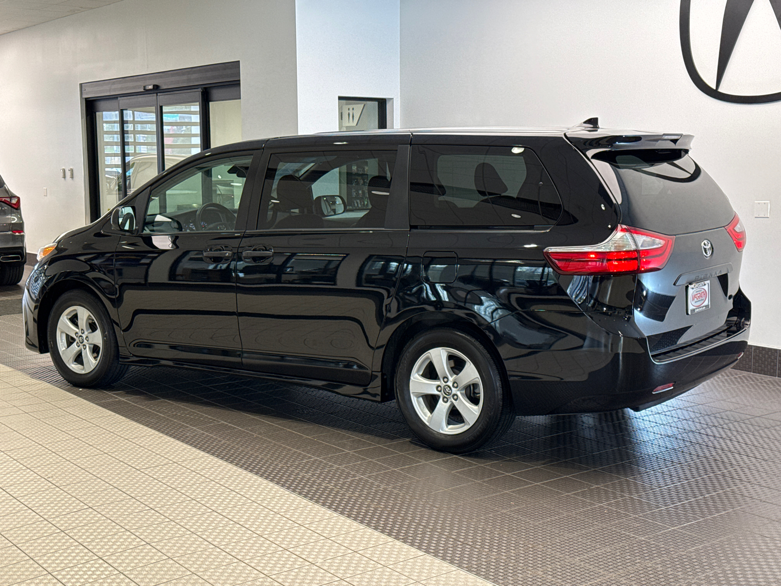 2019 Toyota Sienna L 4