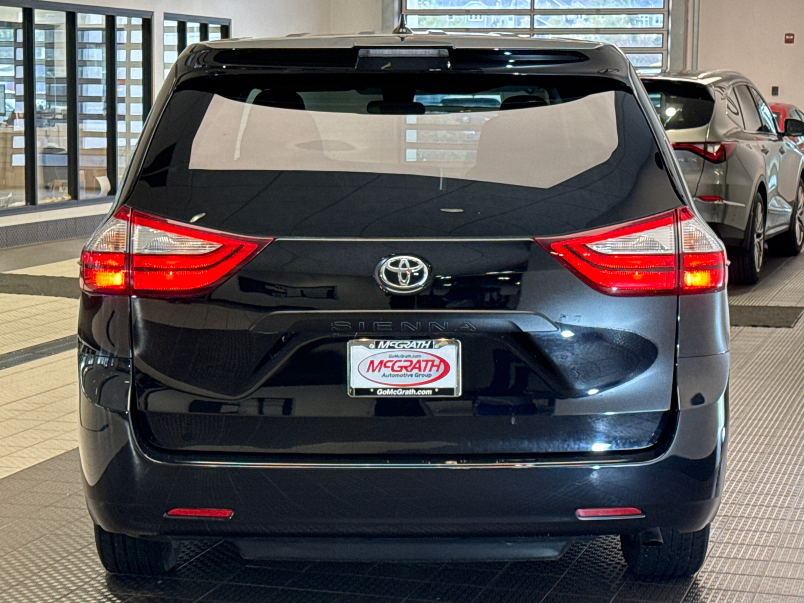 2019 Toyota Sienna L 5