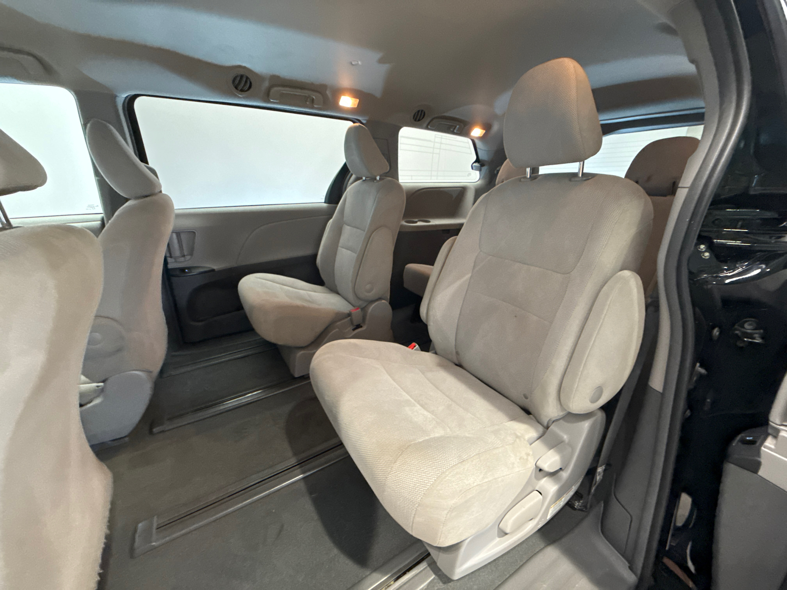 2019 Toyota Sienna L 13