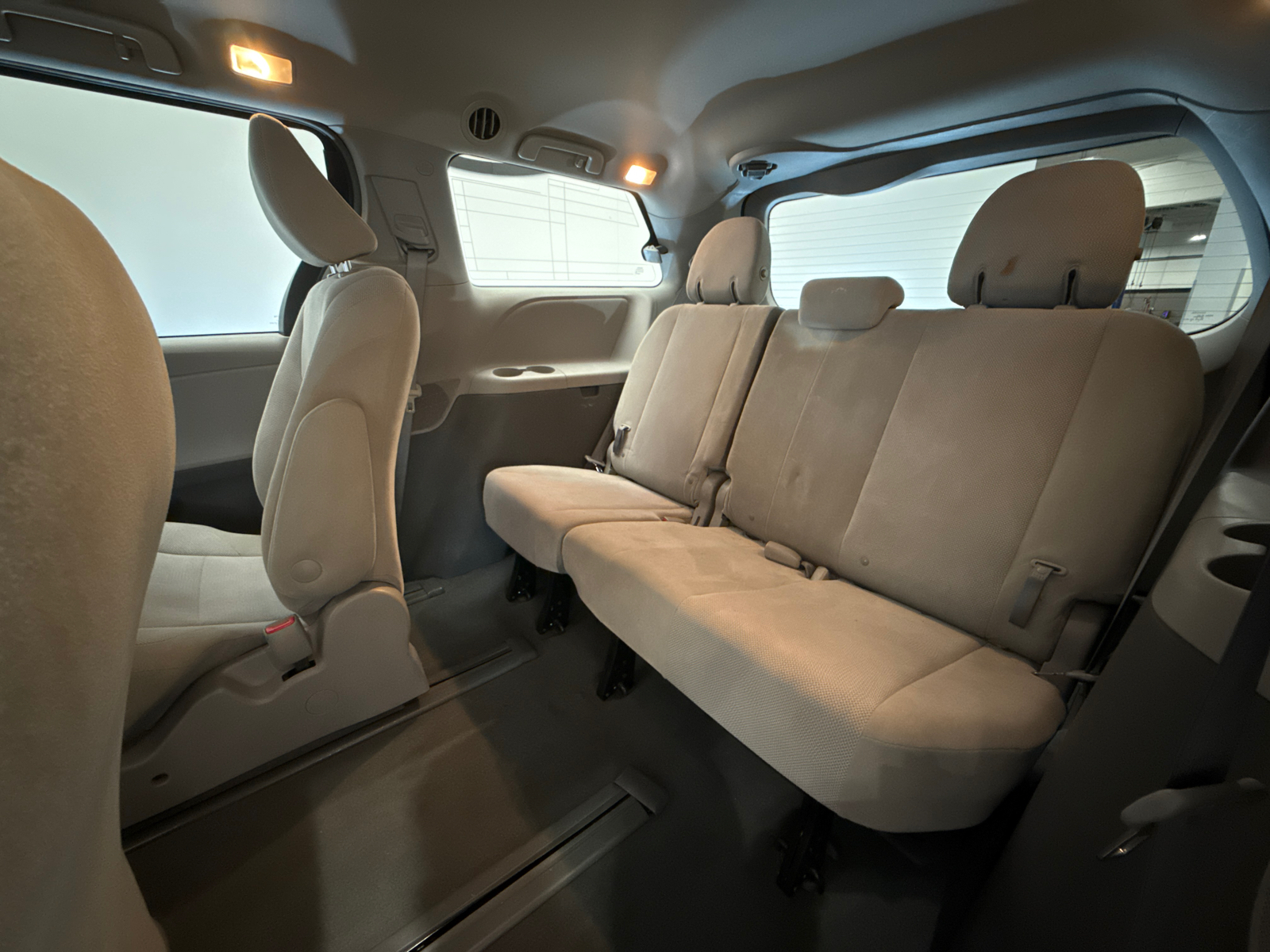 2019 Toyota Sienna L 14