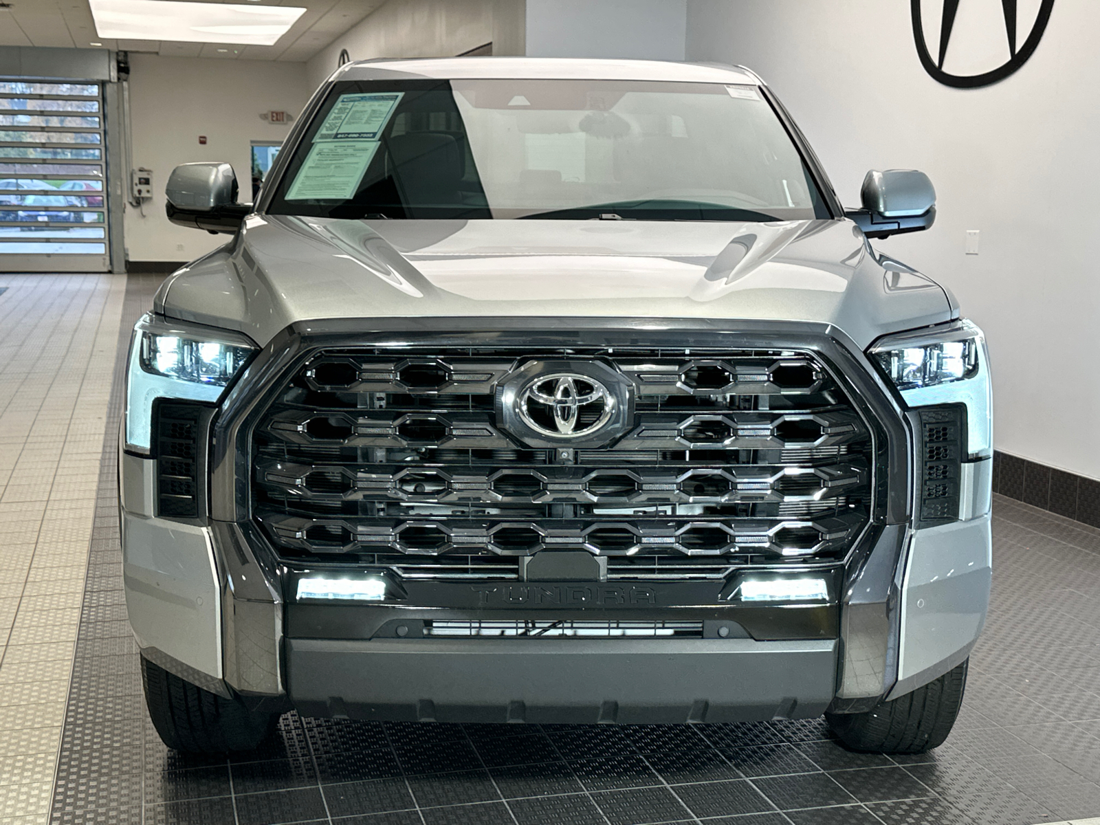 2022 Toyota Tundra 4WD Platinum 2