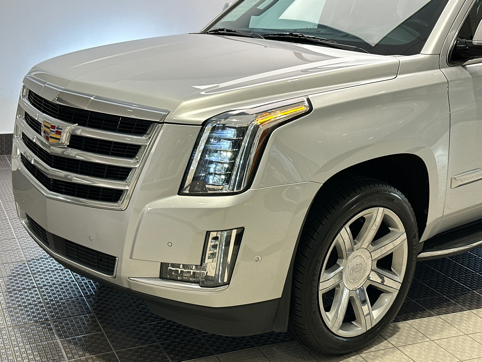 2020 Cadillac Escalade ESV Premium Luxury 8