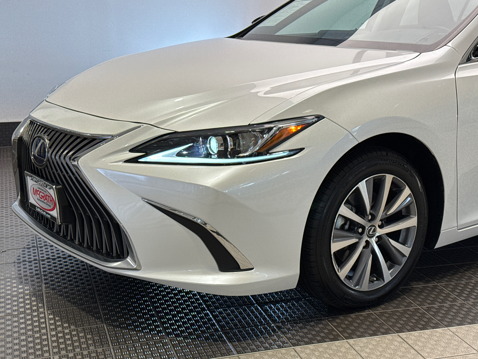 2021 Lexus ES ES 300h 8