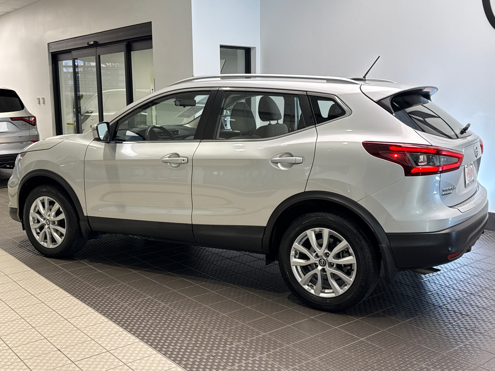 2021 Nissan Rogue Sport SV 4