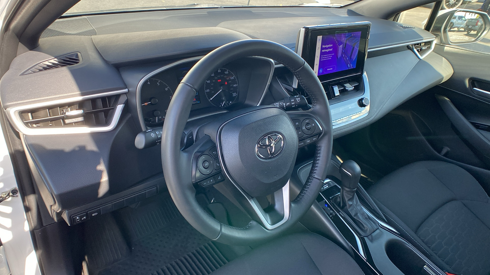 2023 Toyota Corolla Hatchback SE 16