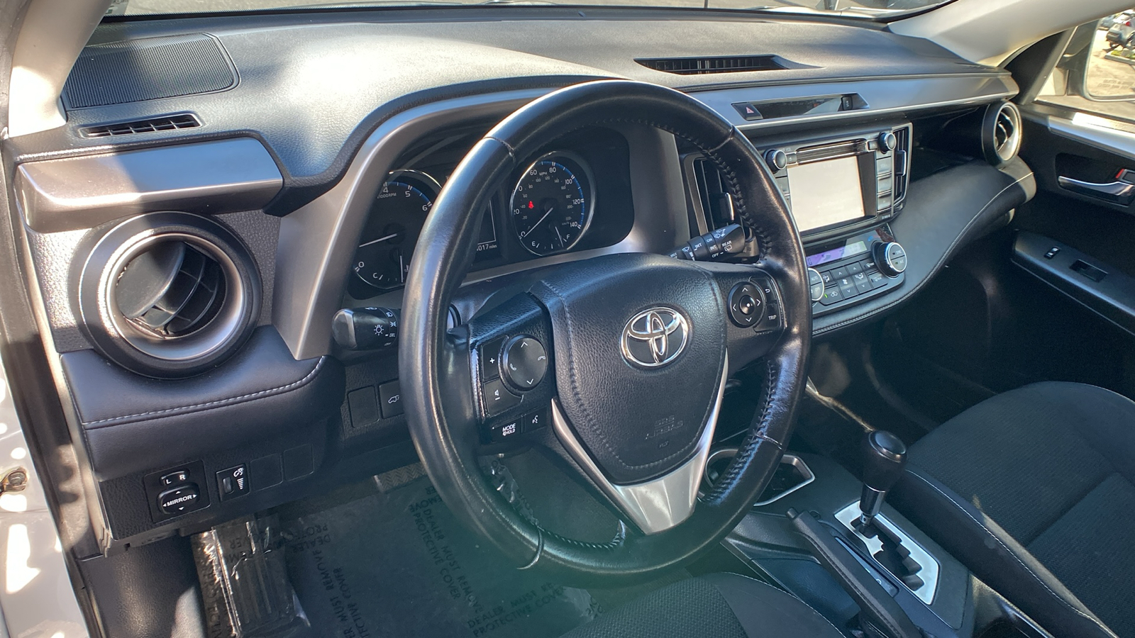 2016 Toyota RAV4 XLE 16