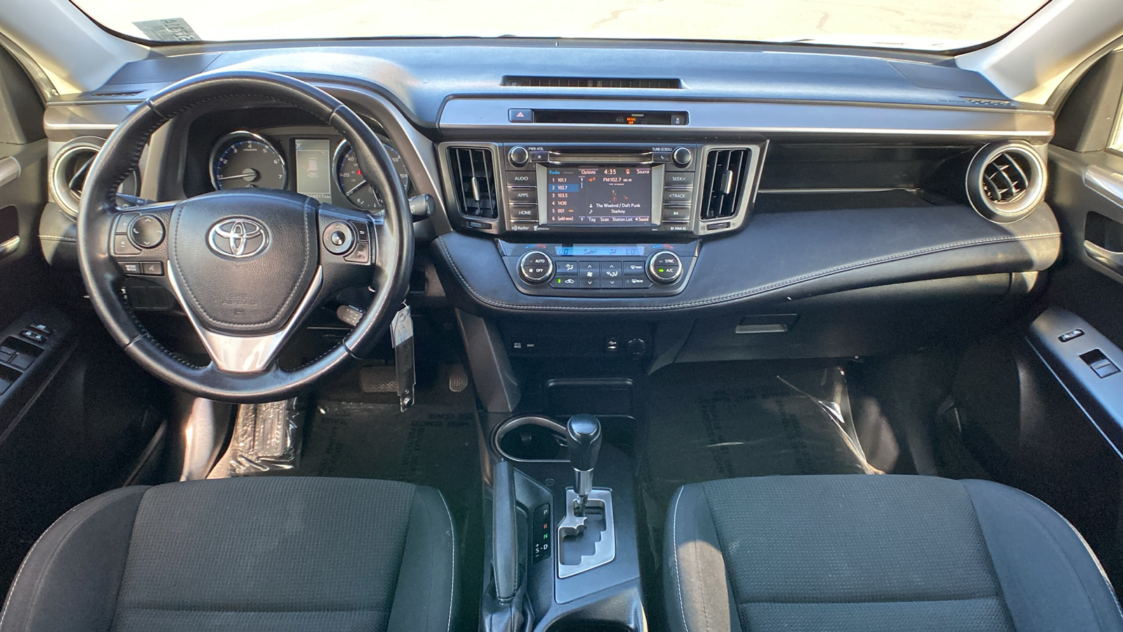 2016 Toyota RAV4 XLE 28