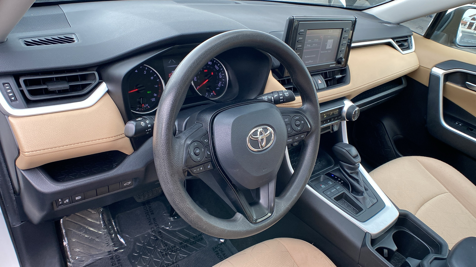 2020 Toyota RAV4 XLE 16