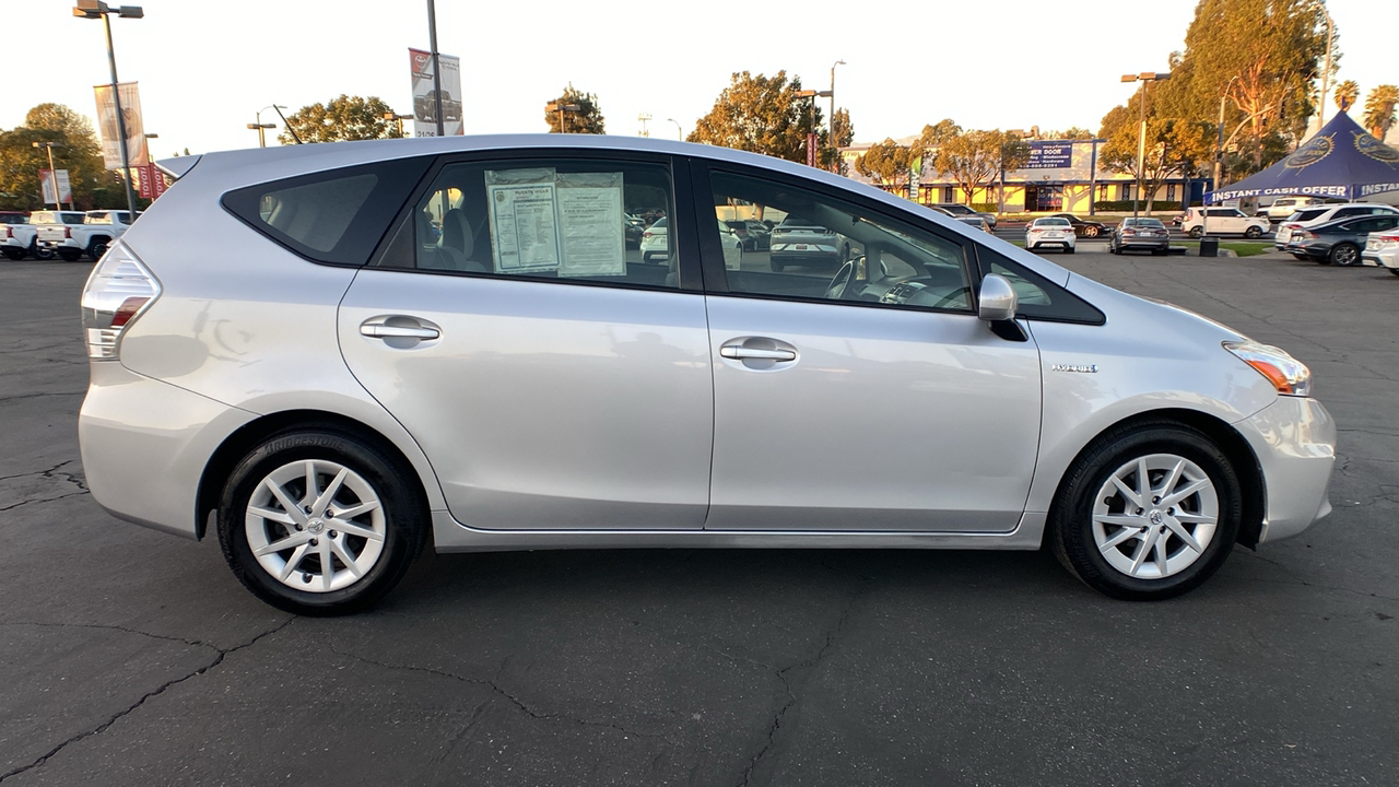 2014 Toyota Prius v Three 2