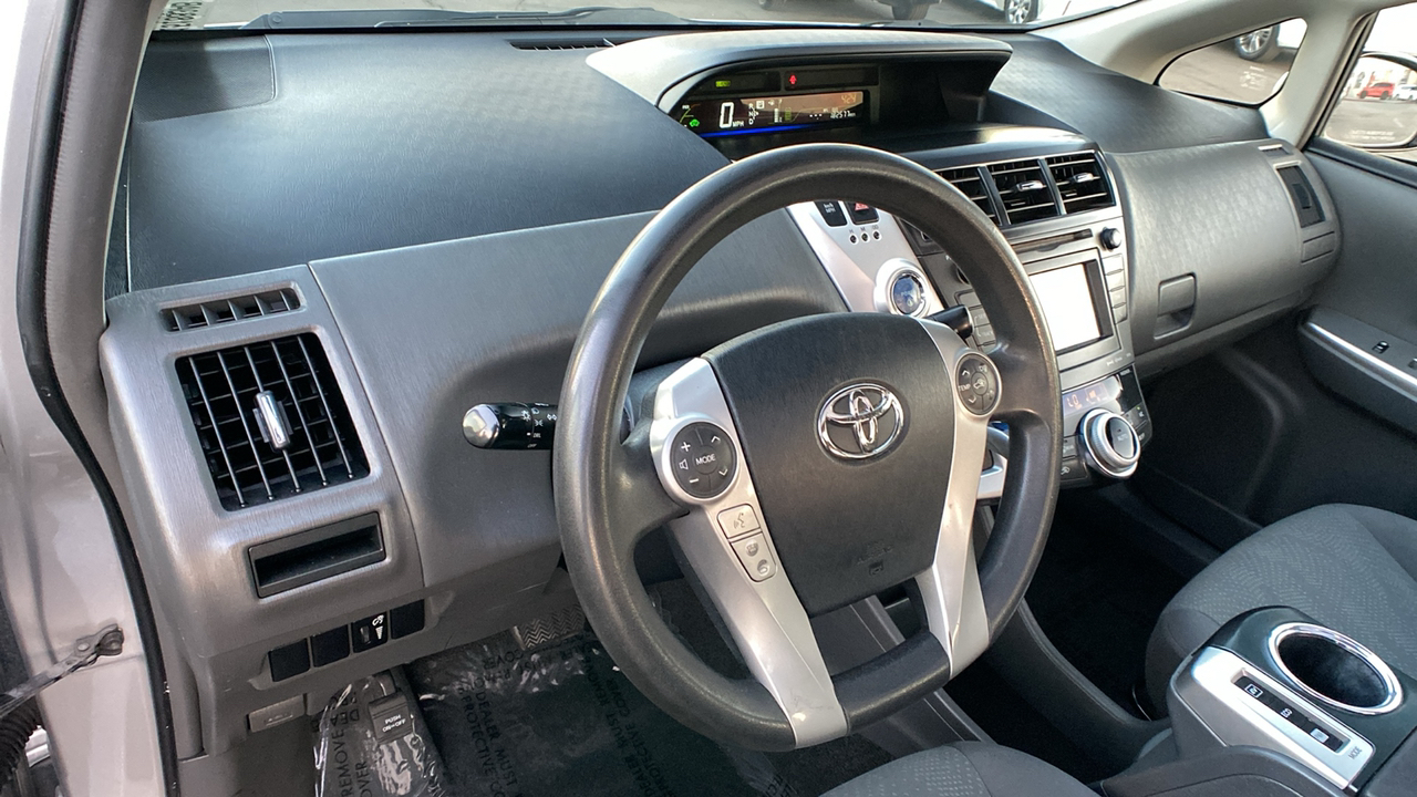 2014 Toyota Prius v Three 16