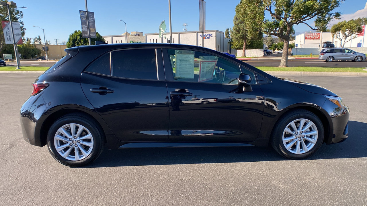 2024 Toyota Corolla Hatchback SE 2