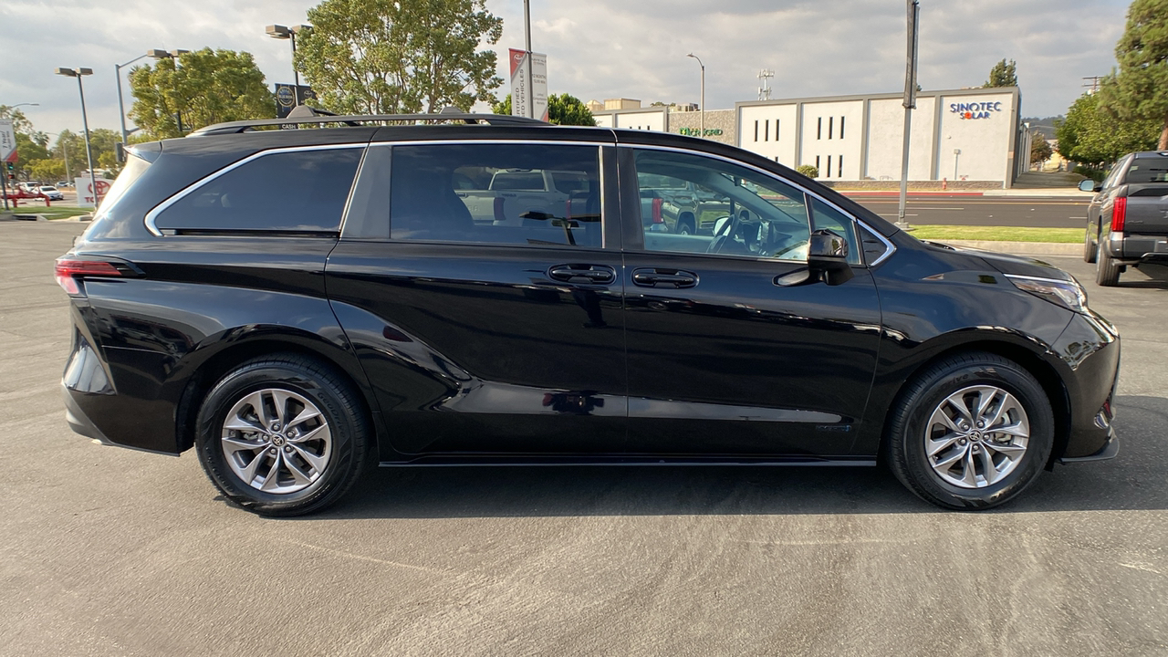 2021 Toyota Sienna LE 2