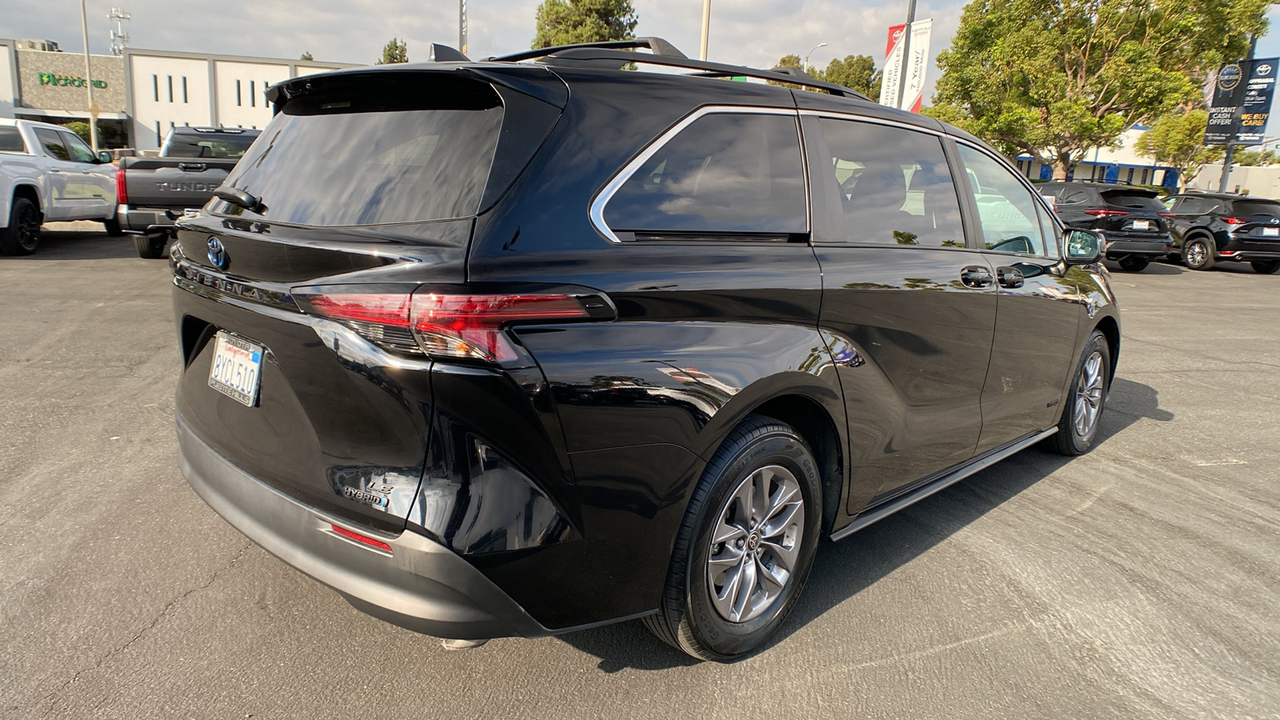 2021 Toyota Sienna LE 3