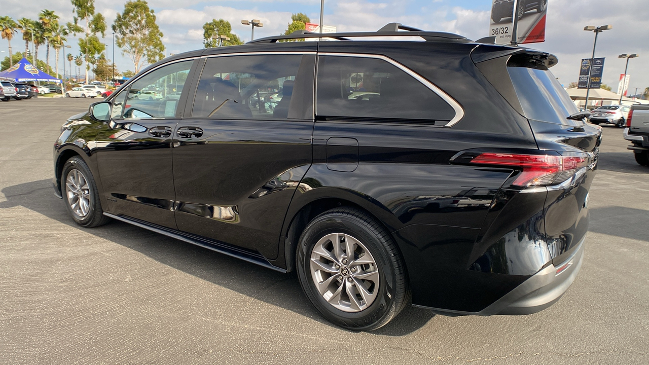 2021 Toyota Sienna LE 5