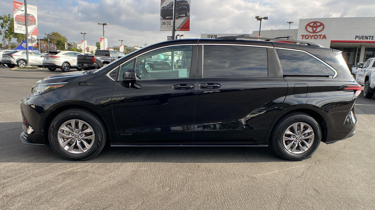 2021 Toyota Sienna LE 6