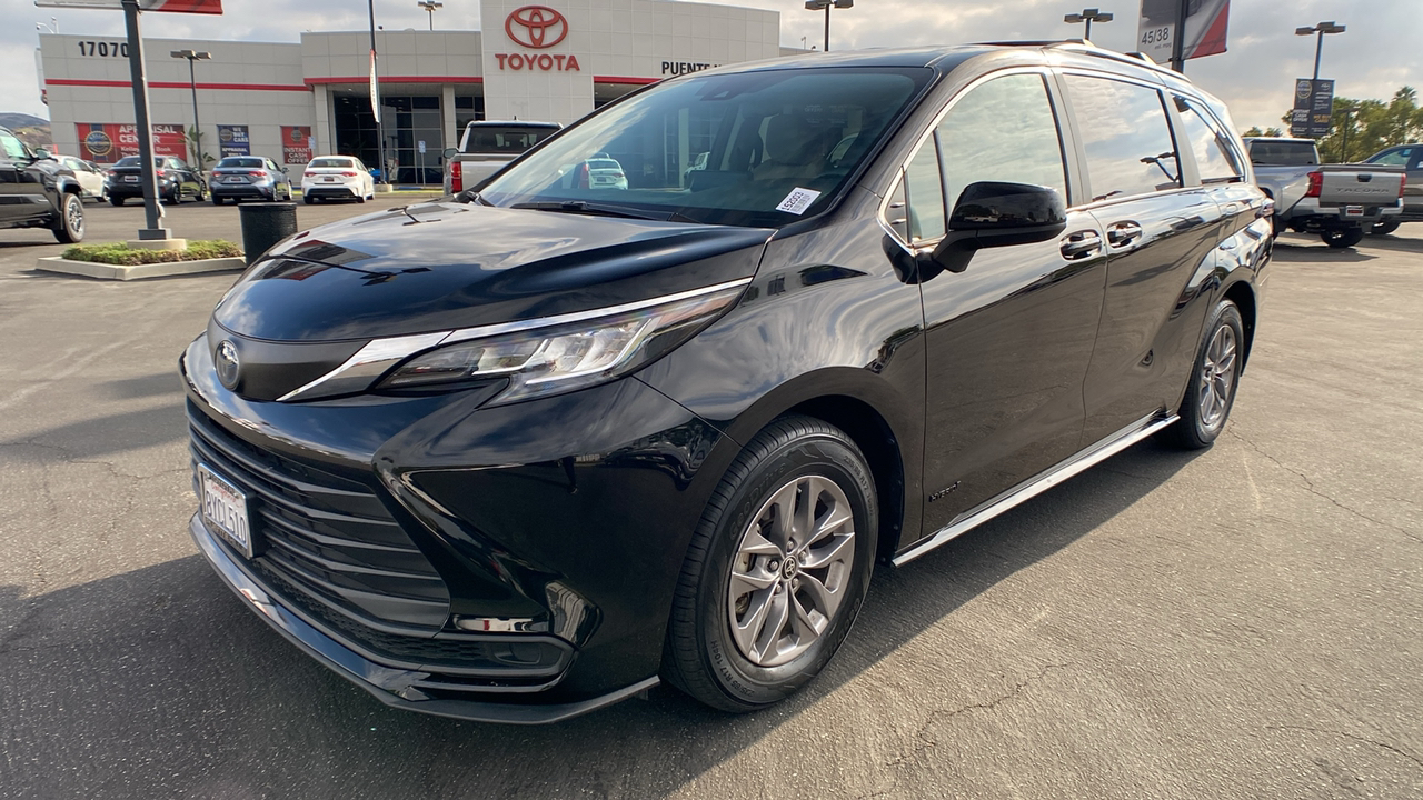 2021 Toyota Sienna LE 7