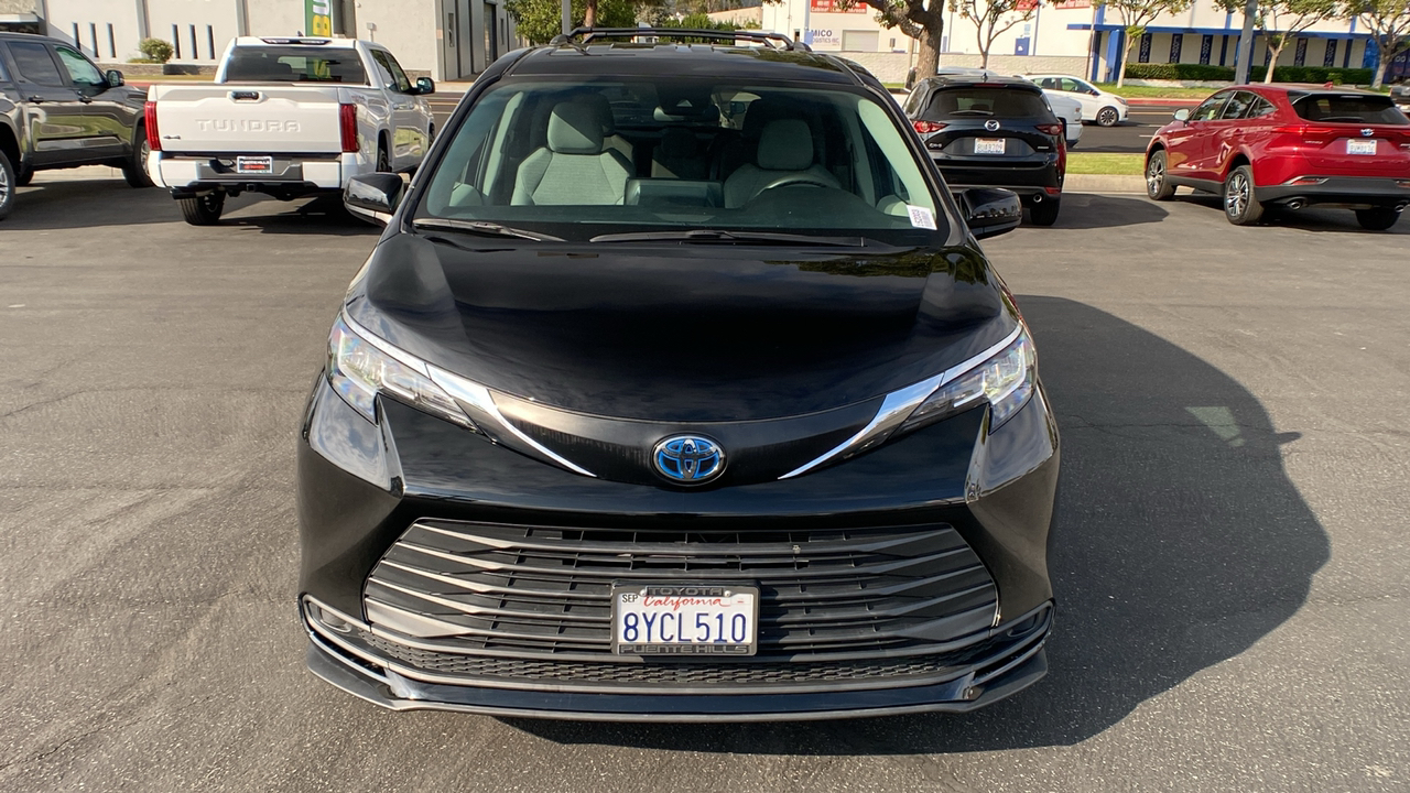 2021 Toyota Sienna LE 8