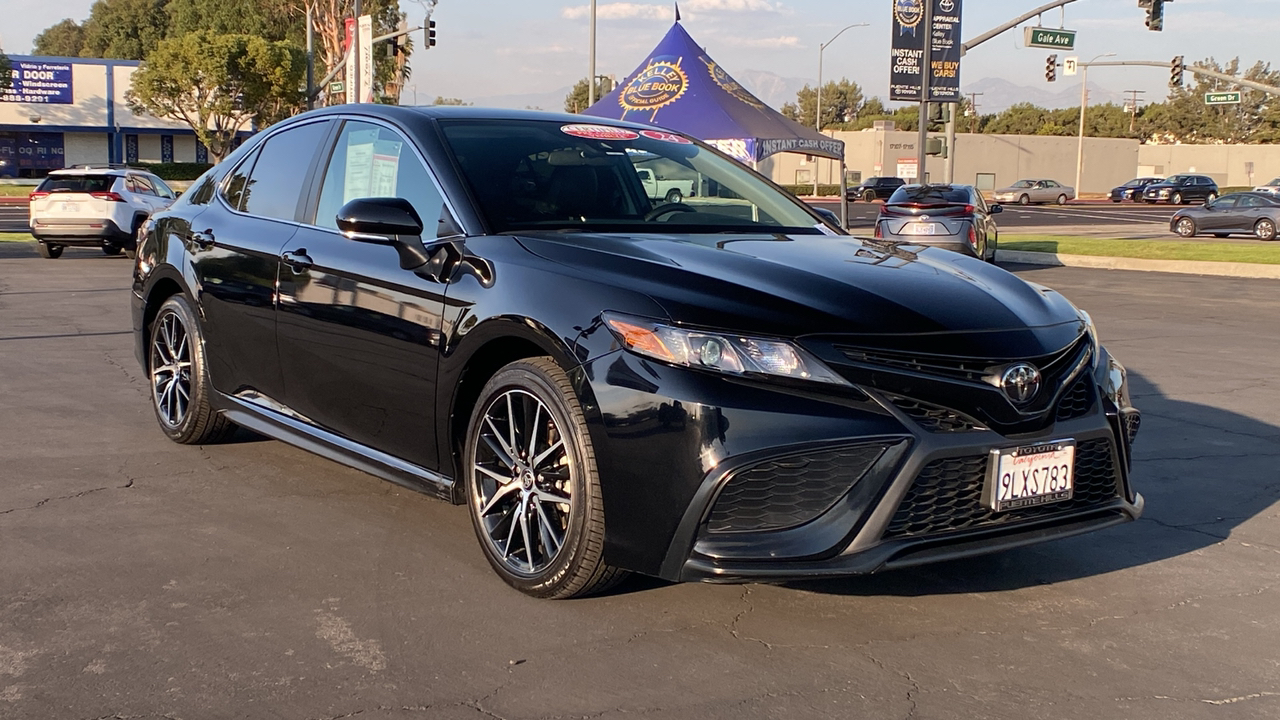 2024 Toyota Camry SE 1