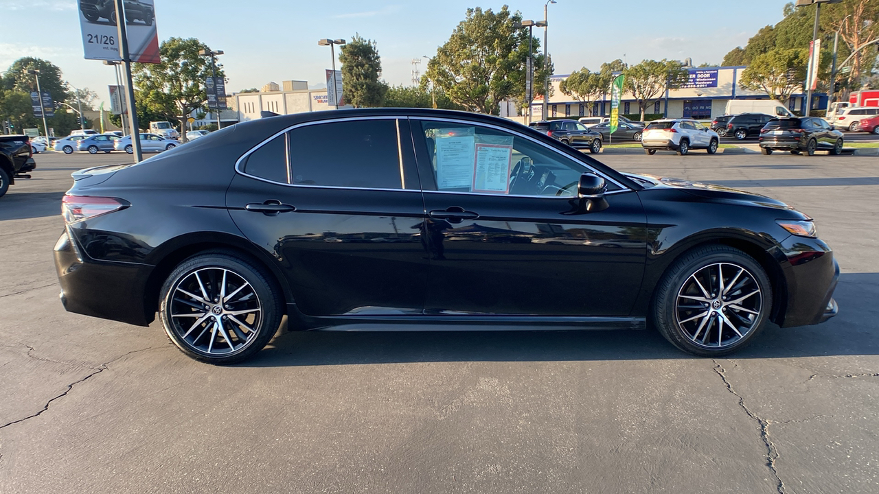 2024 Toyota Camry SE 2