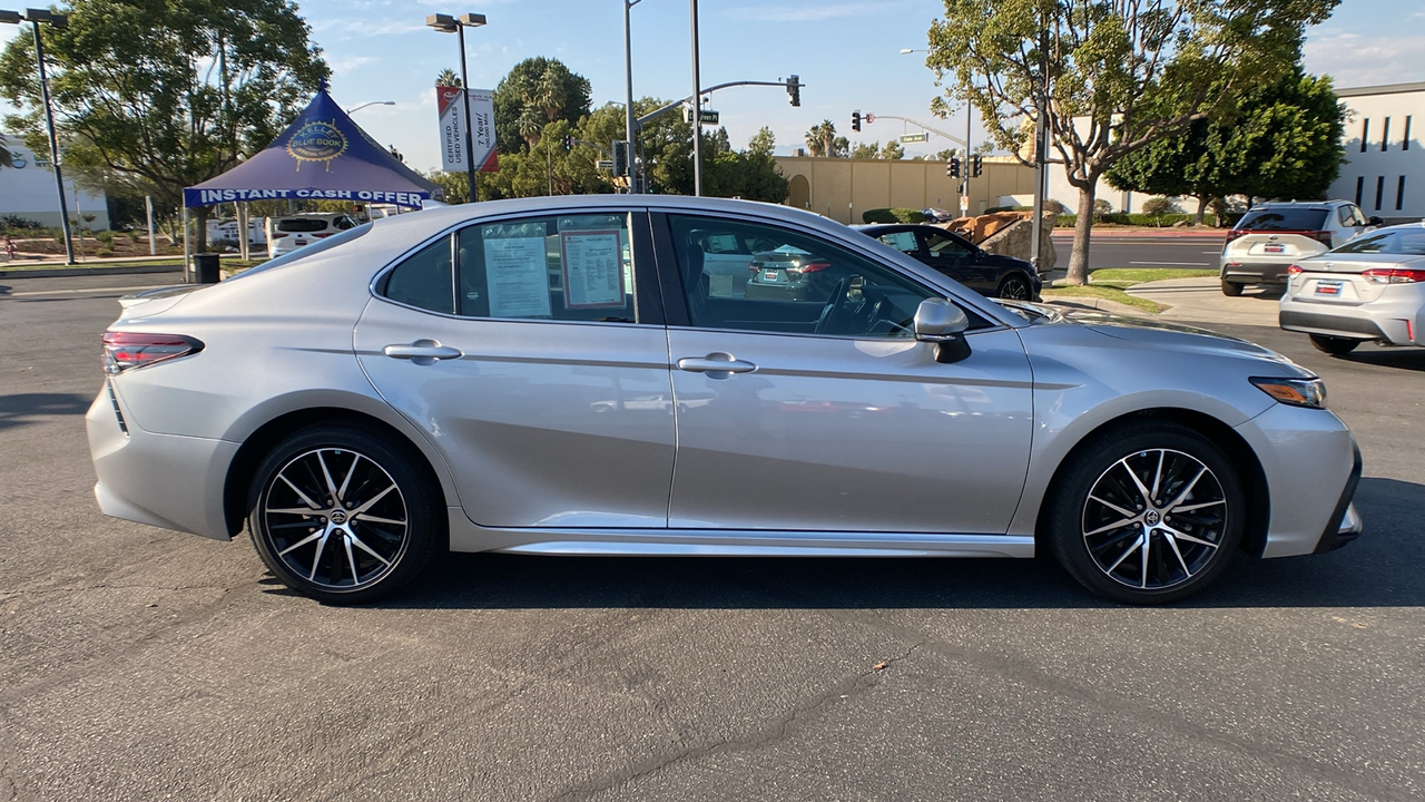 2023 Toyota Camry SE 2