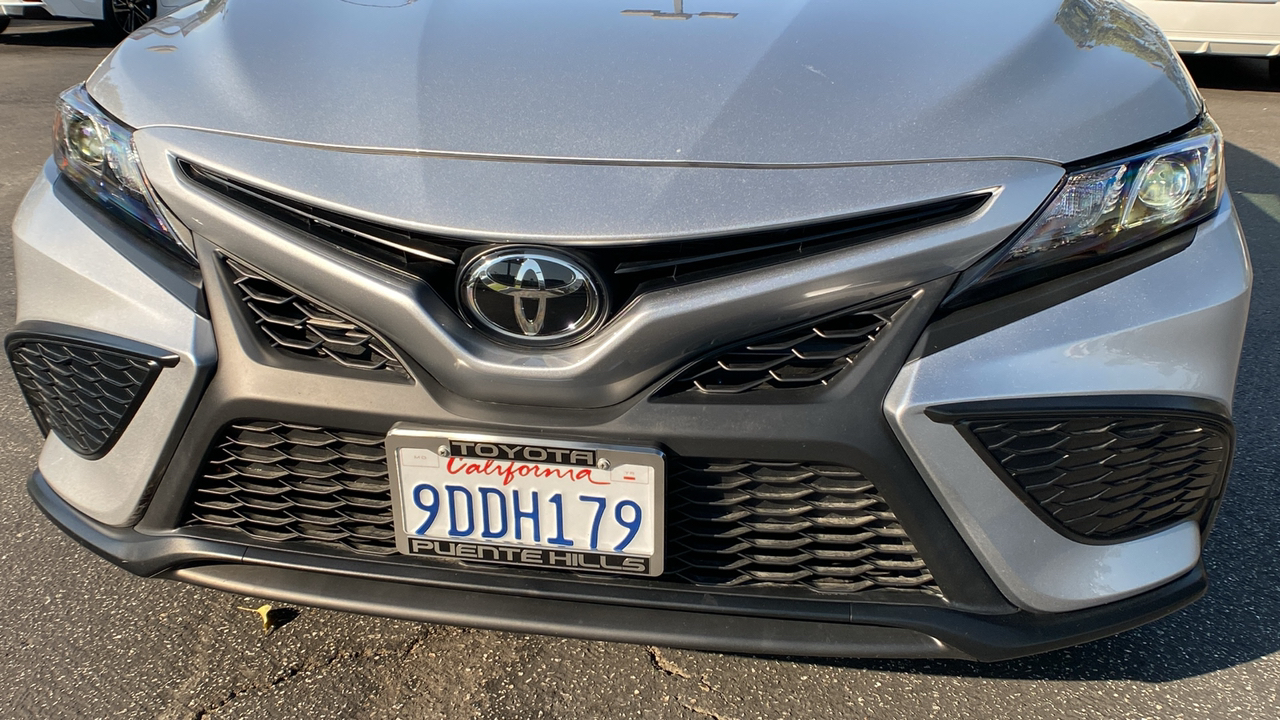 2023 Toyota Camry SE 32