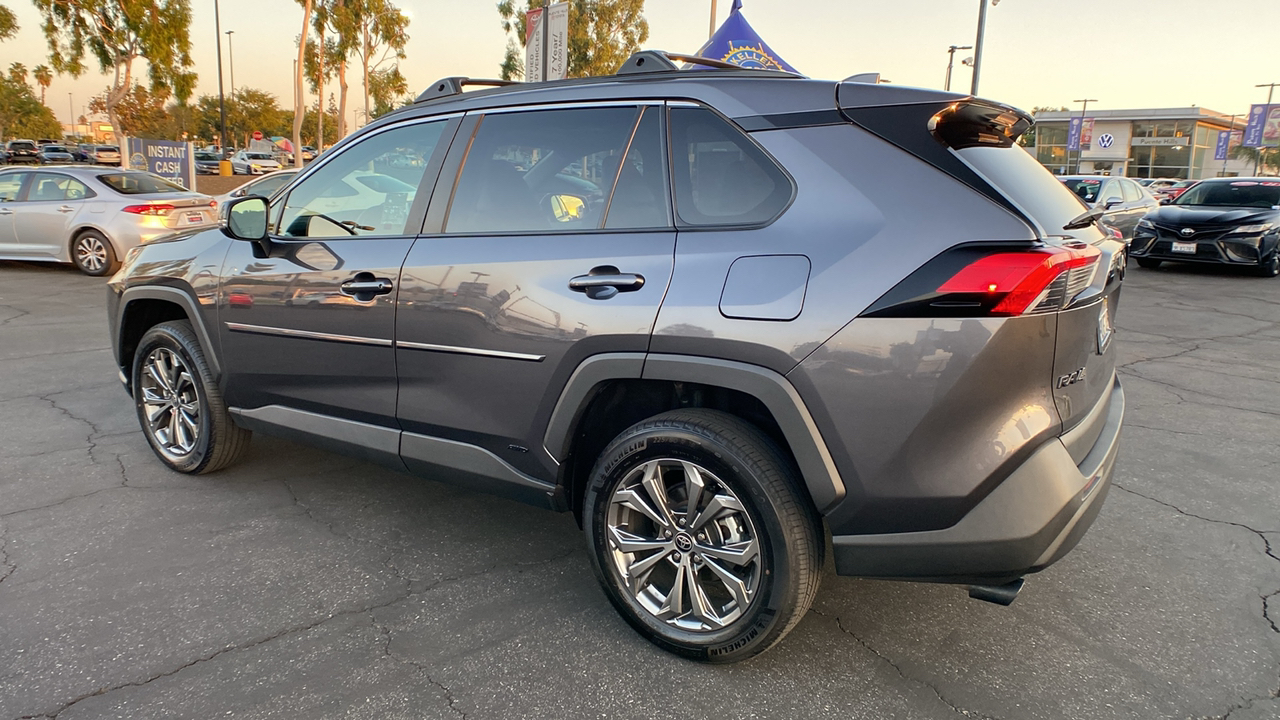 2022 Toyota RAV4 Hybrid XLE Premium 5