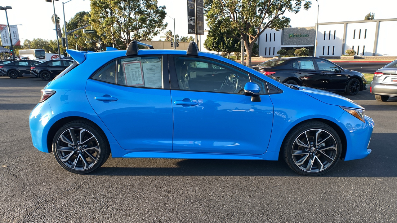 2020 Toyota Corolla Hatchback XSE 2