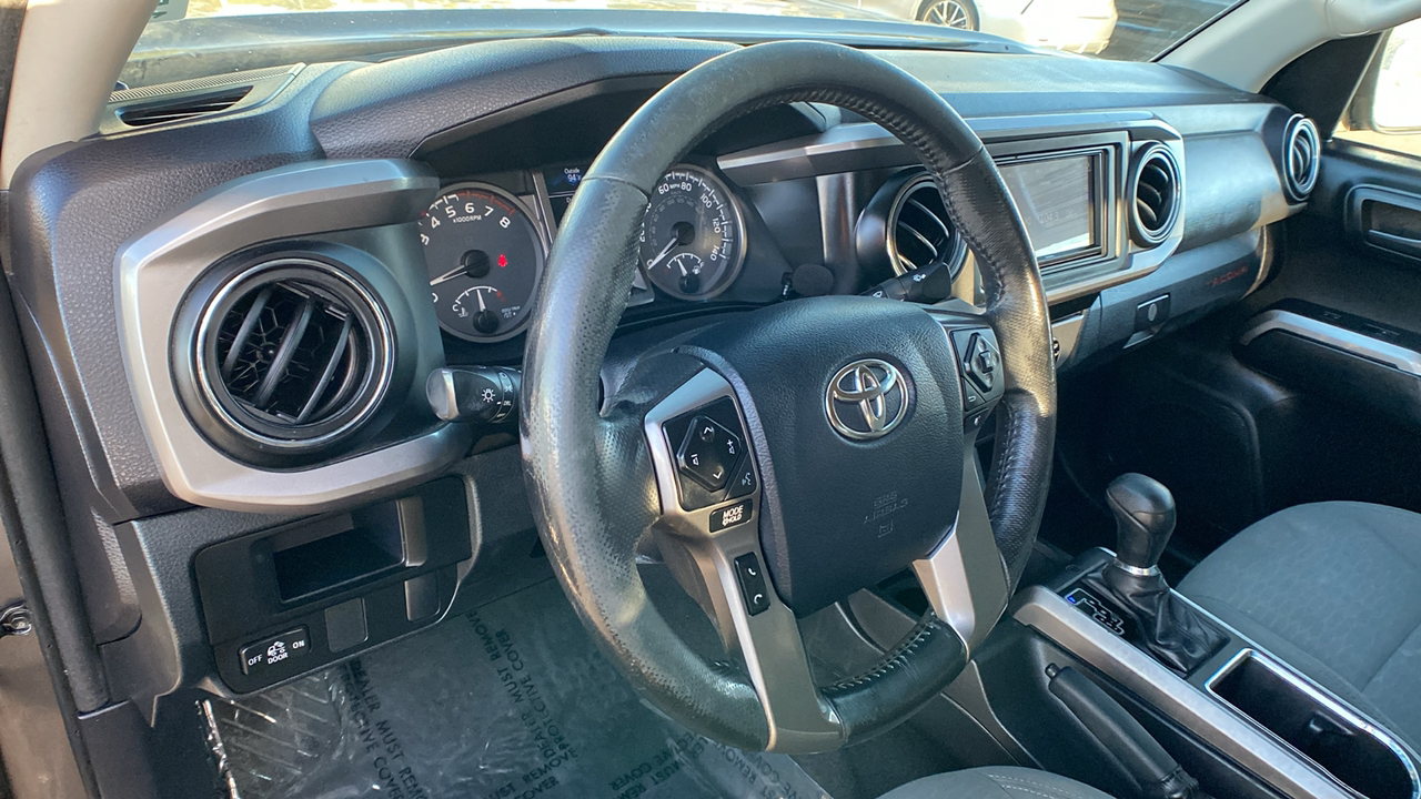 2017 Toyota Tacoma SR5 16