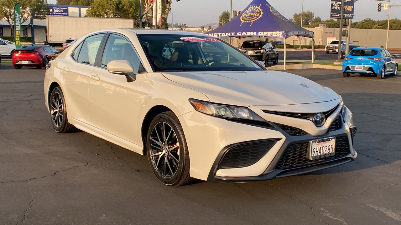 2023 Toyota Camry SE 1